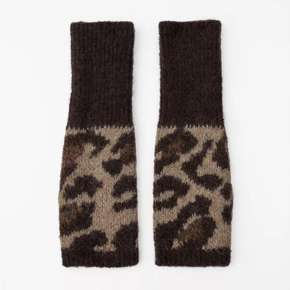 ANIMAL PRINT KNIT GLOVES